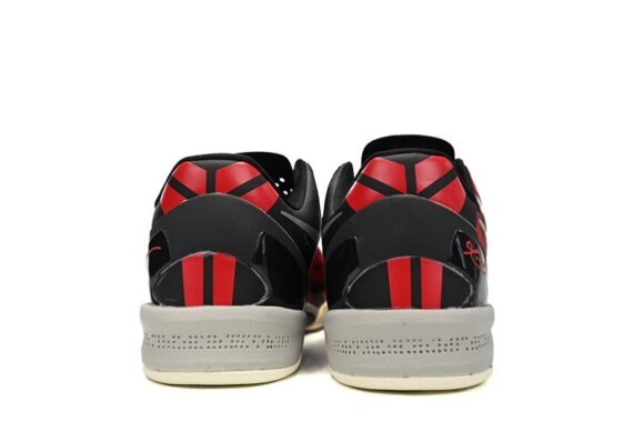 Kobe 8 "Milk Snake"