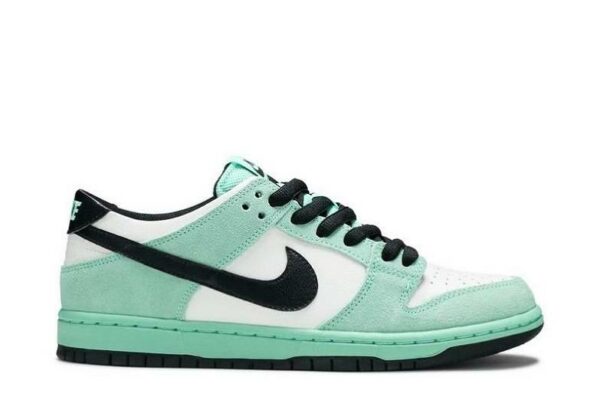 Dunk Lows Sea Crystal 819674-301