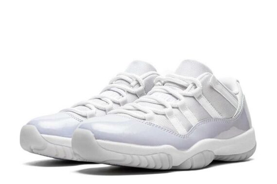 Jordan 11 Low "Pure Violet"