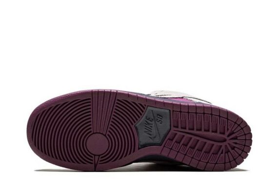 SB Dunk Low “True Berry”