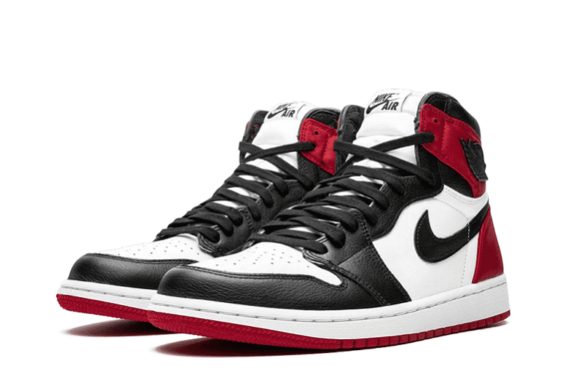 Wmns Air Jordan 1 Retro High “Satin Black Toe”