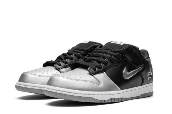 SB Dunk Low "Metallic Silver"