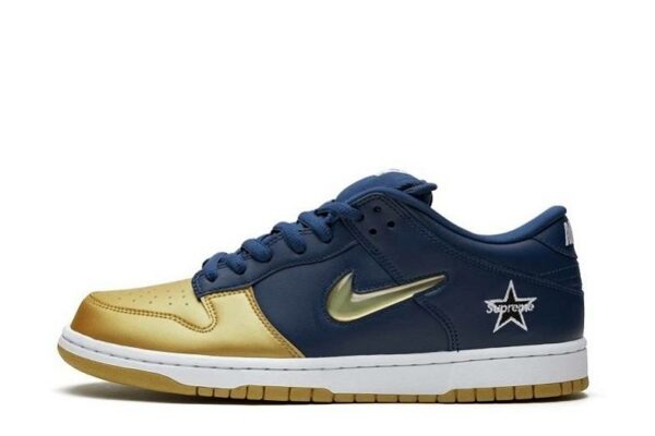 SB Dunk Low "Metallic Gold"