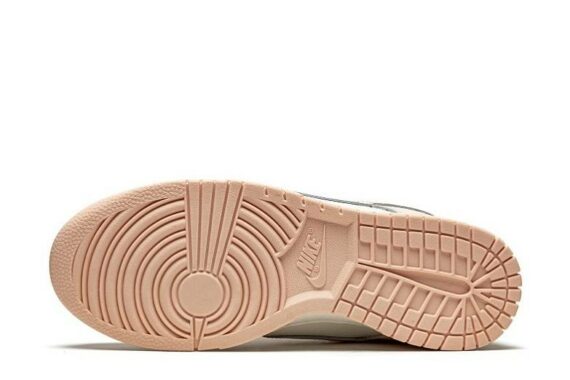 Dunk Low WMNS “Orange Pearl”