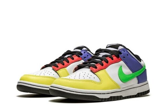 Dunk Low WMNS “Green Strike”