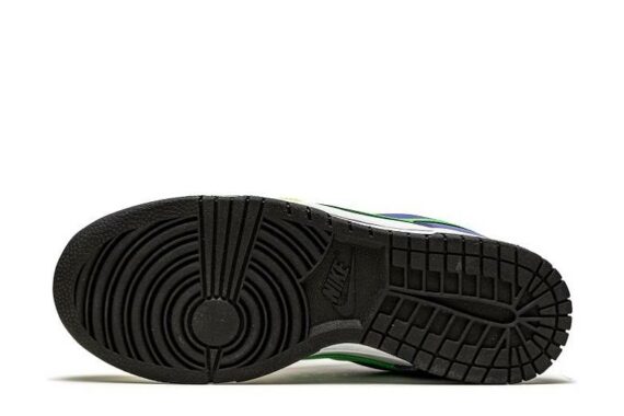Dunk Low WMNS “Green Strike”
