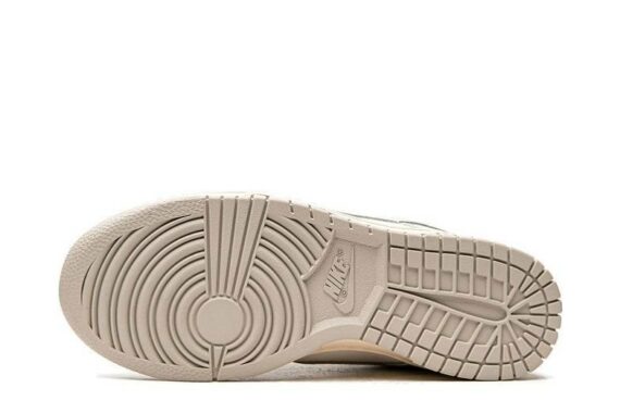 Nike Dunk Low “Light Bone”