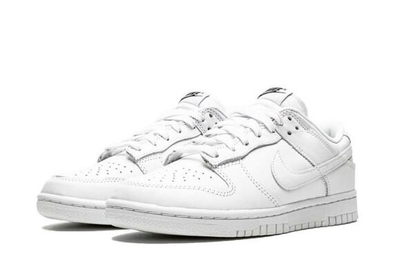 Dunk Low “Triple White”