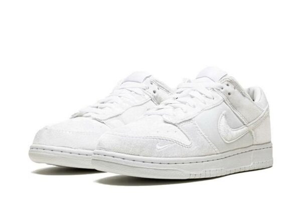 Dover Street Market x Nike Dunk Low Tripl White DH2686-100