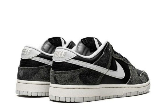 SB Dunk Low “Zebra”