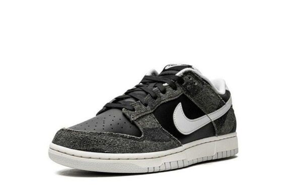 SB Dunk Low “Zebra”