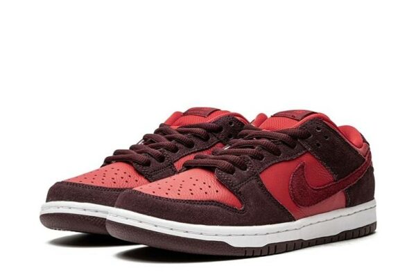 SB Dunk Low Cherry DM0807-600