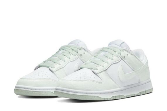 Dunks Low “White Mint”