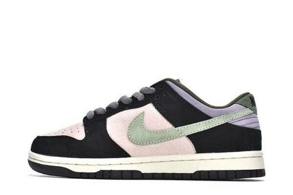 Nike Dunk Low “Pluto”