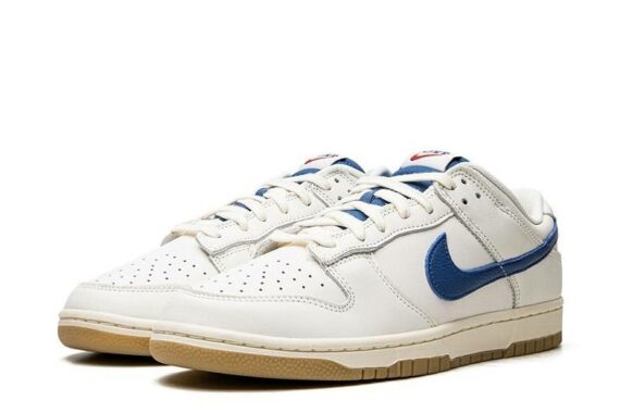 Dunks Low SE “Sail Dark Marina Blue”