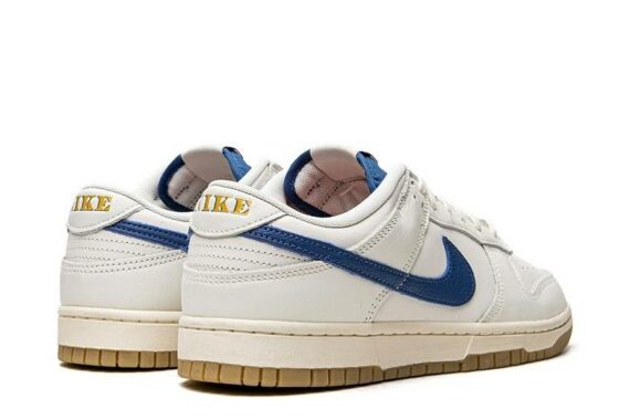 Dunks Low SE “Sail Dark Marina Blue”