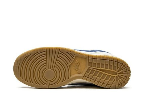 Dunks Low SE “Sail Dark Marina Blue”