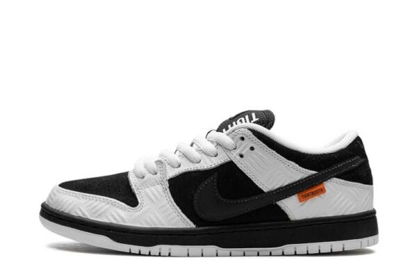 TIGHTBOOTH x Dunk Low SB