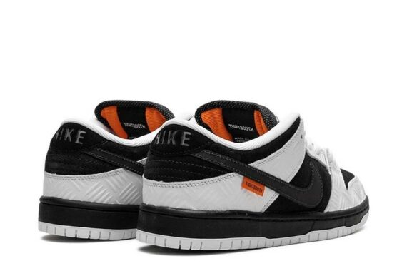 TIGHTBOOTH x Dunk Low SB