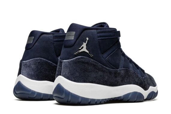 Wmns Air Jordan 11 Retro "Midnight Navy Velvet"