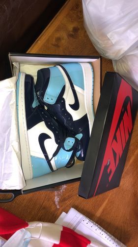 Jordan 1 Retro High OG “UNC Patent” photo review