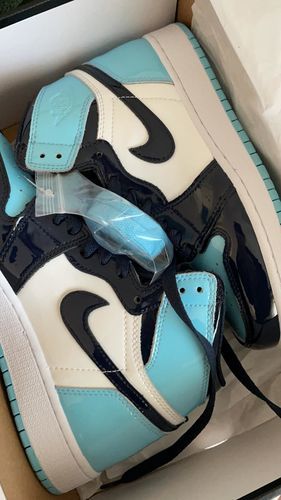 Jordan 1 Retro High OG “UNC Patent” photo review