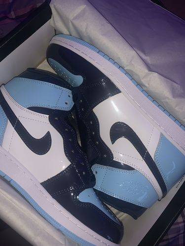 Jordan 1 Retro High OG “UNC Patent” photo review