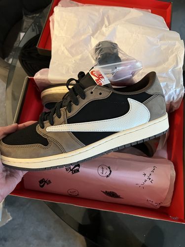 Travis Scott Jordan 1 Retro Low OG SP “Dark Mocha” photo review