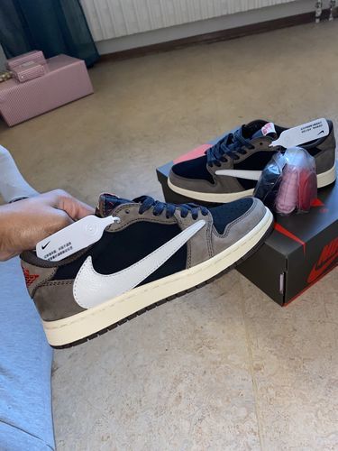 Travis Scott Jordan 1 Retro Low OG SP “Dark Mocha” photo review