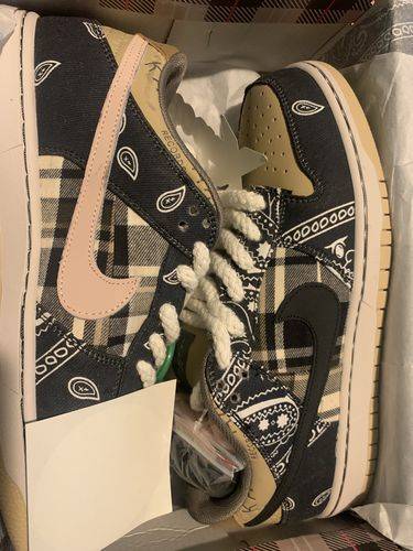 Travis Scott SB Dunk Low "Cactus Jack" photo review