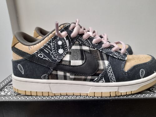 Travis Scott SB Dunk Low "Cactus Jack" photo review