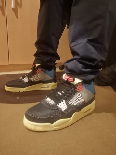Union x Jordan 4 Retro "Off Noir" photo review