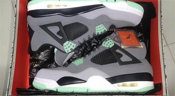 Jordan 4 “Green Glow” photo review