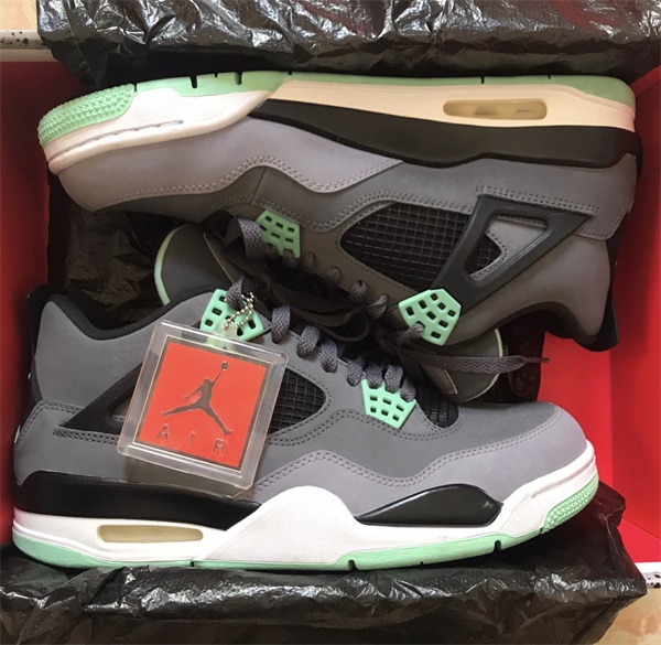 Jordan 4 “Green Glow” photo review