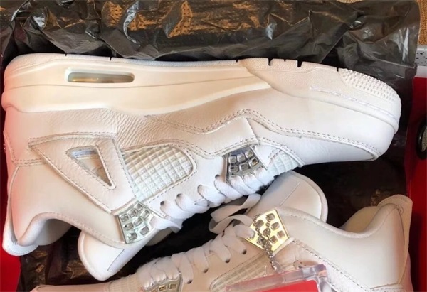 Jordan 4 Retro “Pure Money” photo review