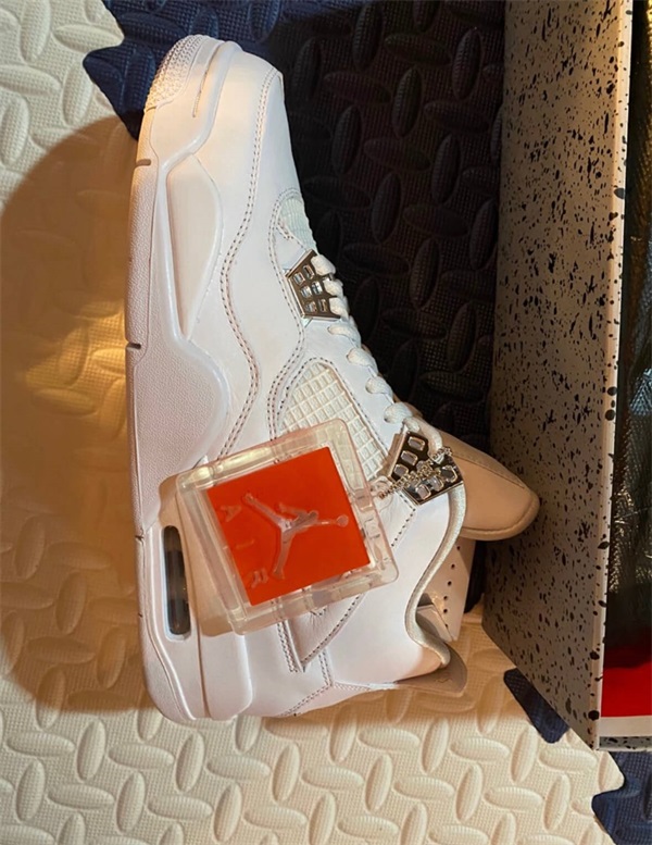 Jordan 4 Retro “Pure Money” photo review