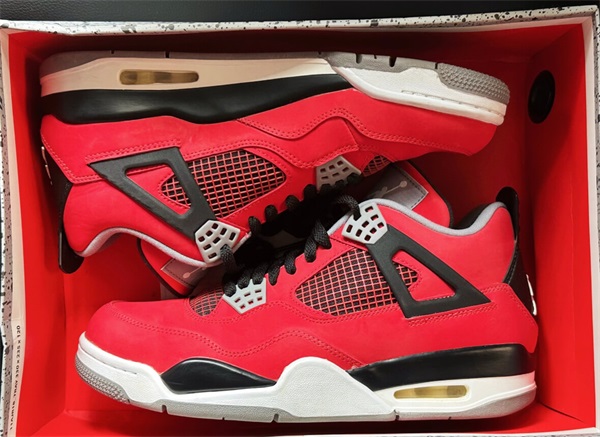 Jordan 4 “Toro Bravo” photo review