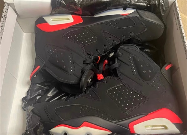 Air Jordan 6 “Black Infrared” photo review