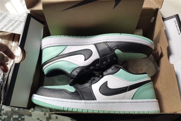 Jordan 1 Low "Emerald Toe" photo review