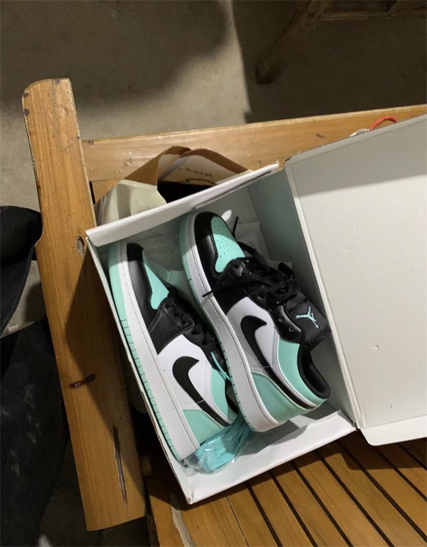 Jordan 1 Low "Emerald Toe" photo review