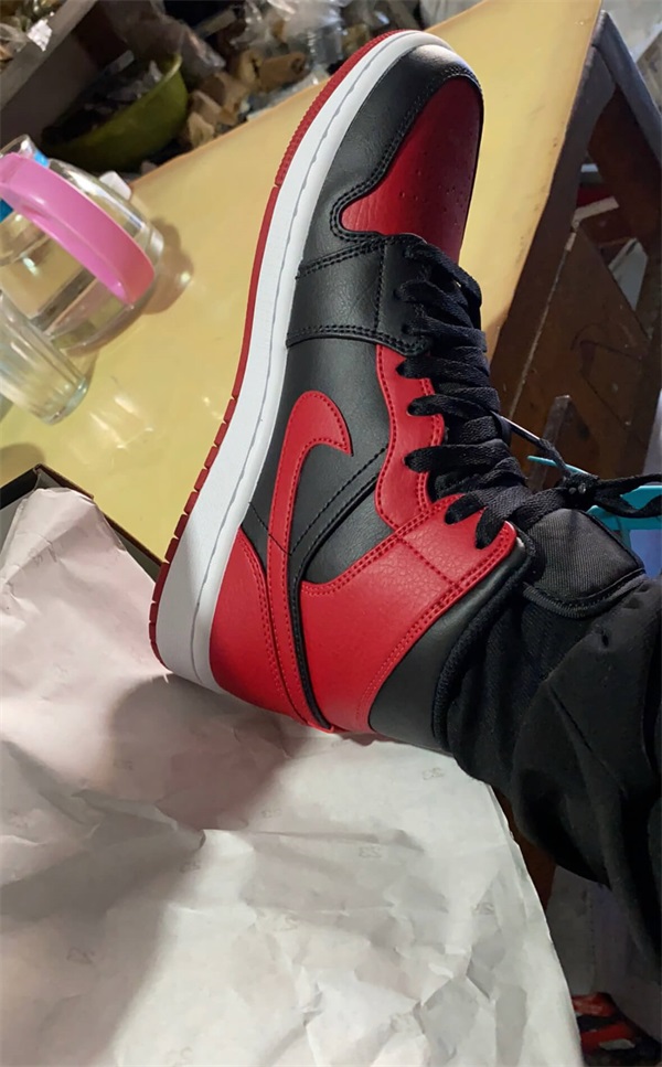 Air Jordan 1 Retro High OG SE 'Satin Banned' photo review