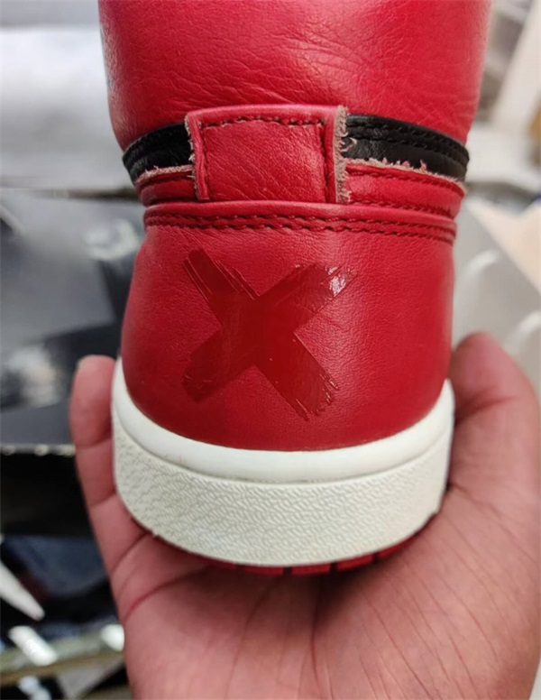 Air Jordan 1 Retro High OG SE 'Satin Banned' photo review