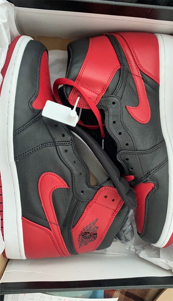 Air Jordan 1 Retro High OG SE 'Satin Banned' photo review