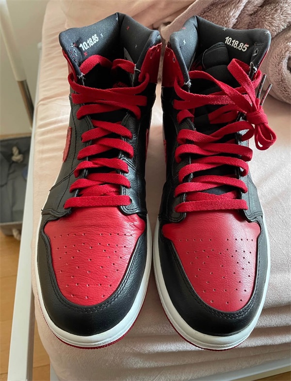 Air Jordan 1 Retro High OG SE 'Satin Banned' photo review