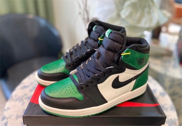 Air Jordan 1 Retro High OG “Pine Green” photo review