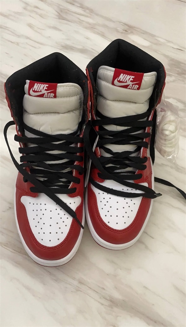 Air Jordan 1 Retro High OG "Chicago" photo review