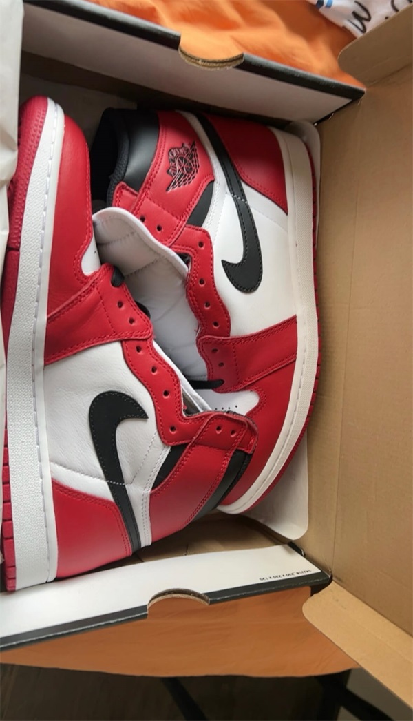 Air Jordan 1 Retro High OG "Chicago" photo review