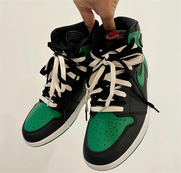 Air Jordan 1 Retro High OG 'Pine Green 2.0' photo review