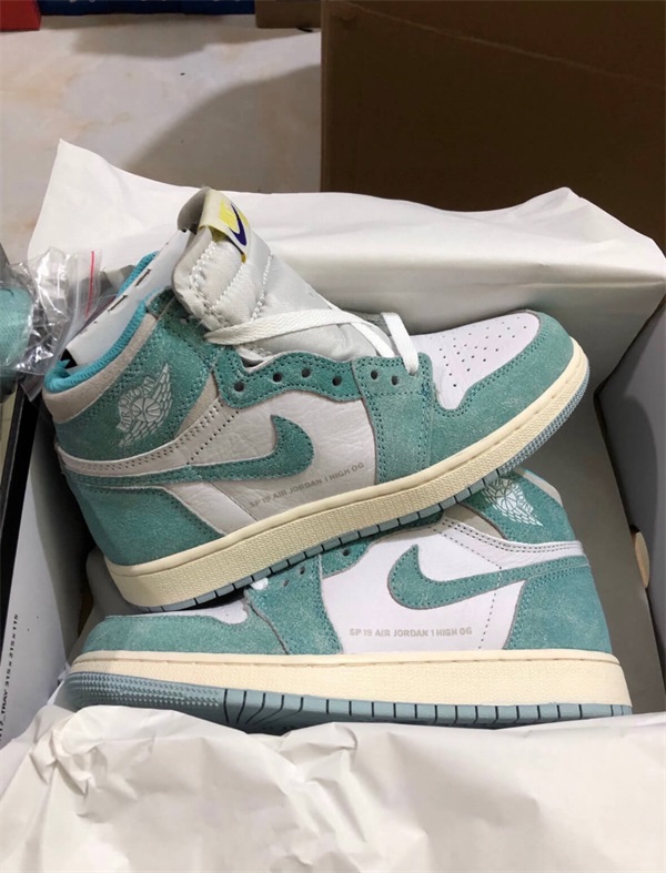 Air Jordan 1 Retro High OG 'Turbo Green' photo review