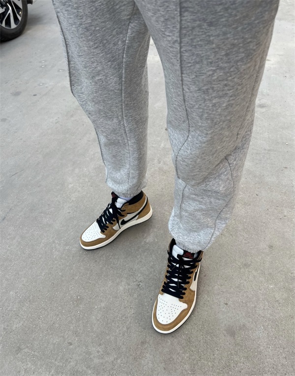 Air Jordan 1 Retro High OG “Rookie of the Year” photo review